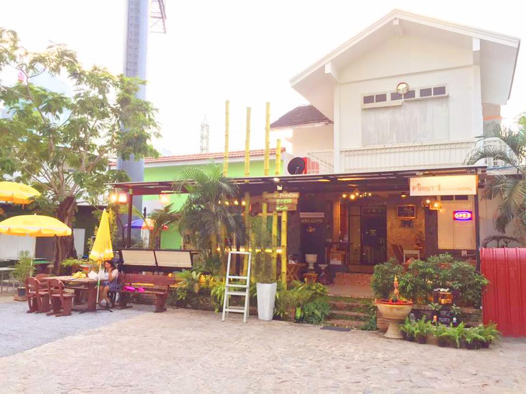 First 1 Boutique Hostel At Sukhumvit 1 Bangkok Exterior foto