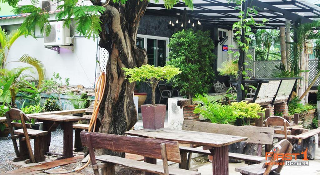 First 1 Boutique Hostel At Sukhumvit 1 Bangkok Exterior foto