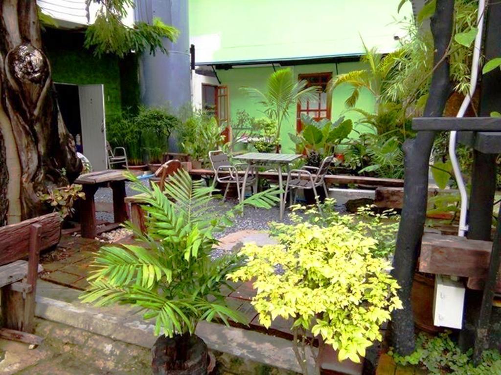 First 1 Boutique Hostel At Sukhumvit 1 Bangkok Exterior foto