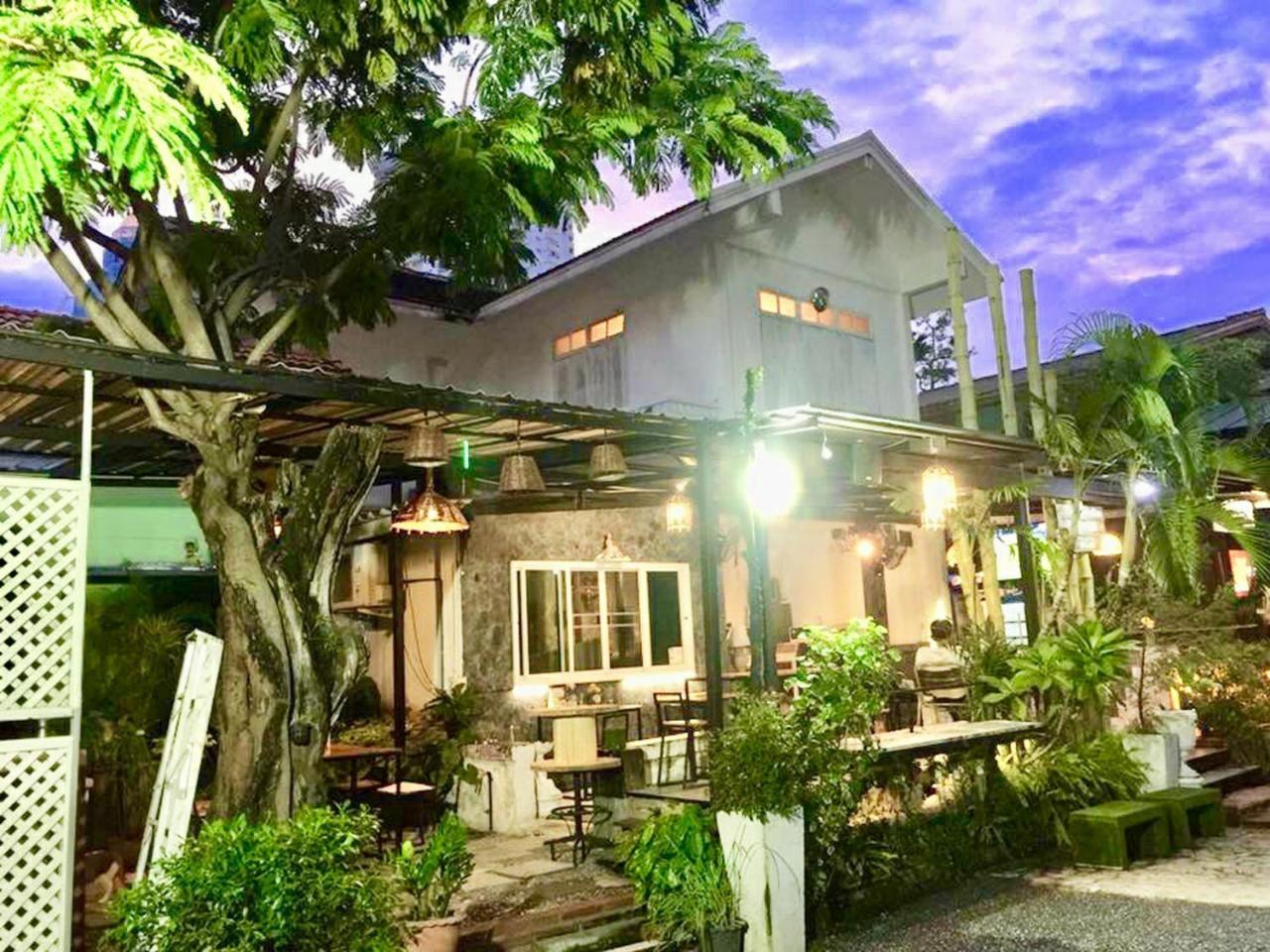 First 1 Boutique Hostel At Sukhumvit 1 Bangkok Exterior foto